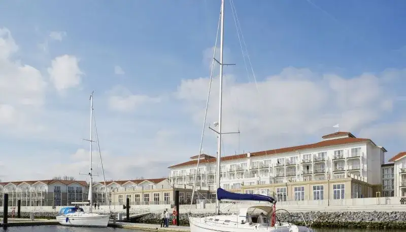 Lindner Hotel Boltenhagen Außenansicht Yachthafen